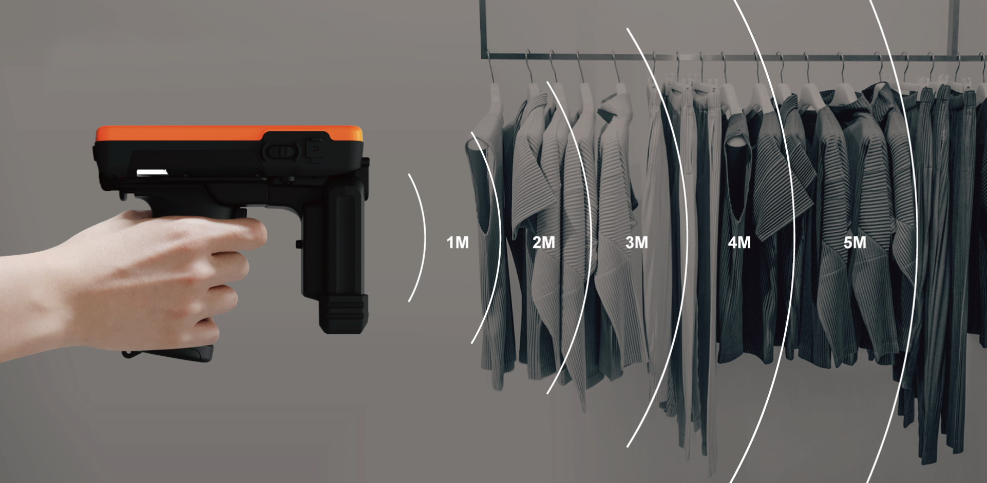 의류 태그를 멀티로 읽는 AT911N 장면